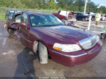  Salvage Lincoln Towncar