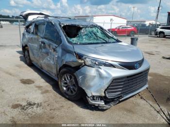  Salvage Toyota Sienna