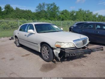  Salvage Lincoln Towncar