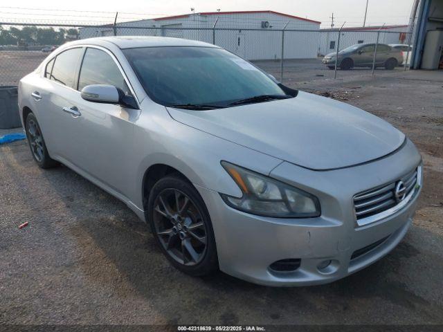  Salvage Nissan Maxima