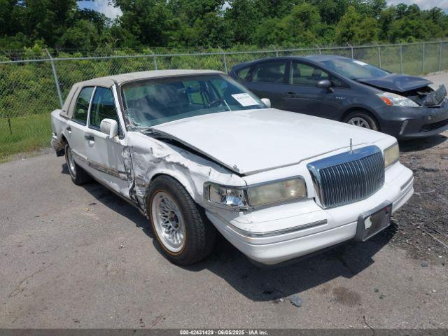  Salvage Lincoln Towncar