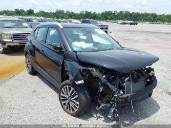  Salvage Nissan Kicks