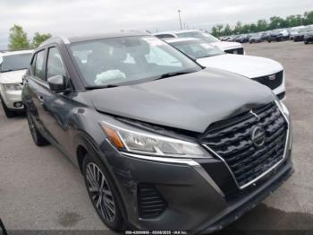  Salvage Nissan Kicks