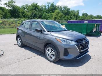  Salvage Nissan Kicks