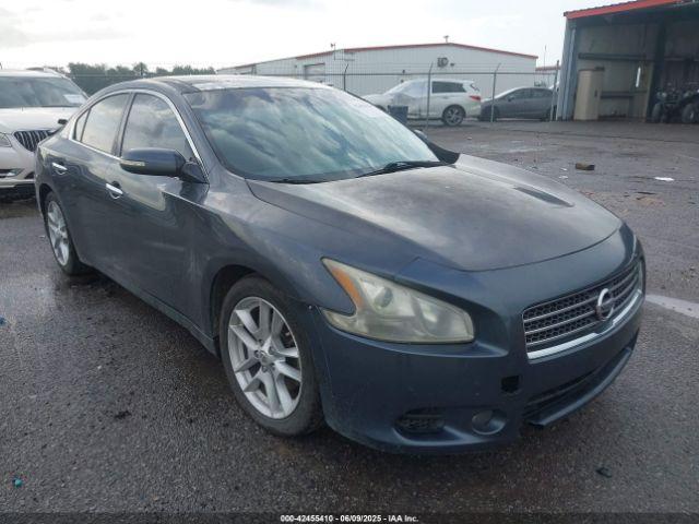  Salvage Nissan Maxima