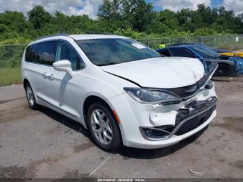  Salvage Chrysler Pacifica