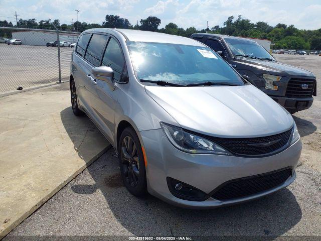  Salvage Chrysler Pacifica