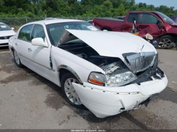  Salvage Lincoln Towncar