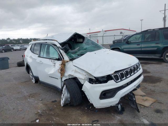  Salvage Jeep Compass