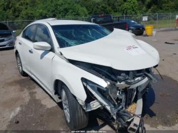  Salvage Nissan Altima