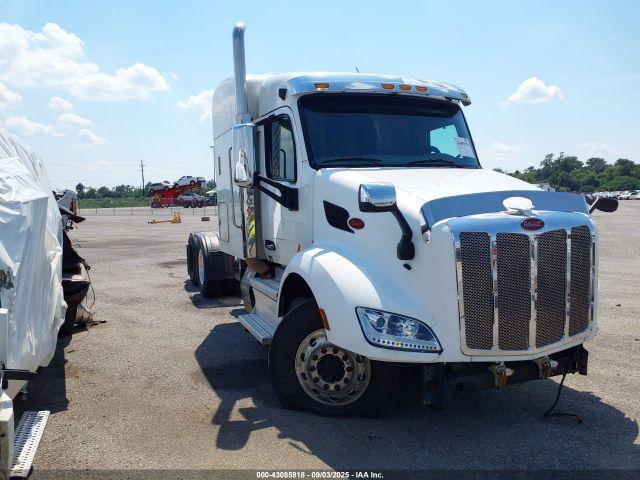  Salvage Peterbilt 579