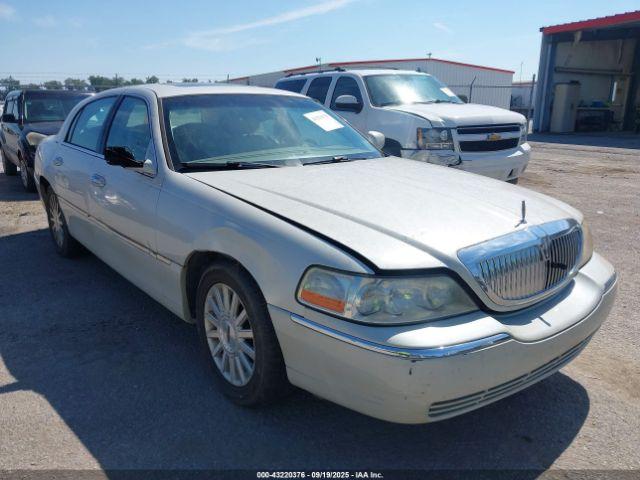  Salvage Lincoln Towncar