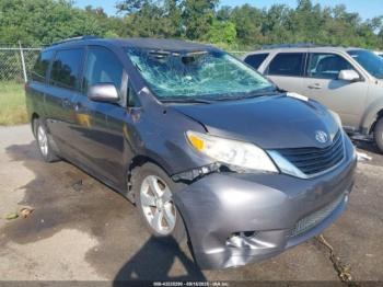  Salvage Toyota Sienna