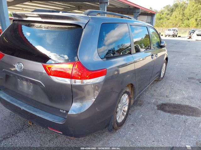 Toyota Sienna Xle V6 8 Passenger Image 10