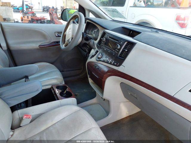 Toyota Sienna Xle V6 8 Passenger Image 4