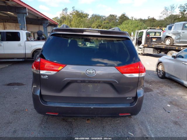 Toyota Sienna Xle V6 8 Passenger Image 15