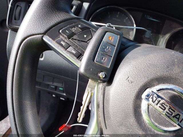 Nissan Rogue S Image 2