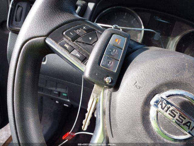 Nissan Rogue S Image 2