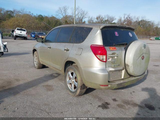 Toyota RAV4 Image 4