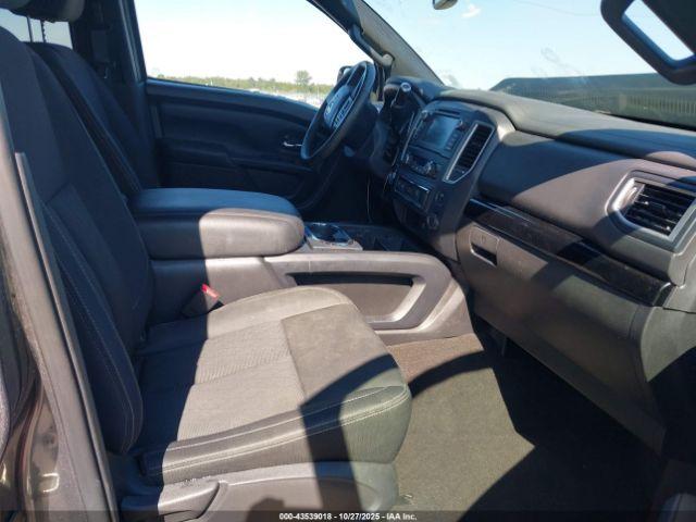 Nissan Titan Sv Image 9