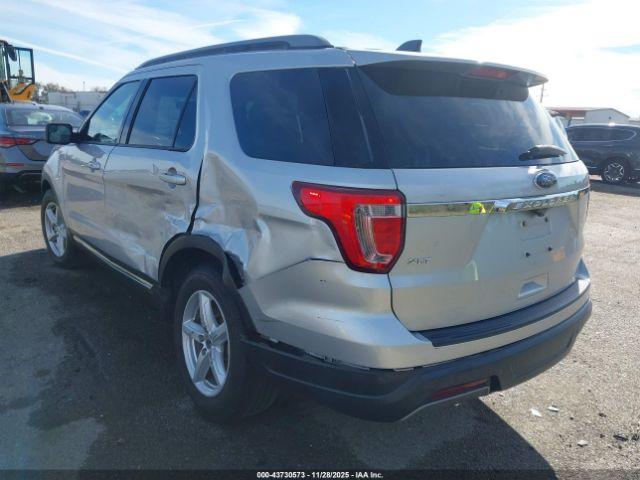 Ford Explorer Xlt Image 2