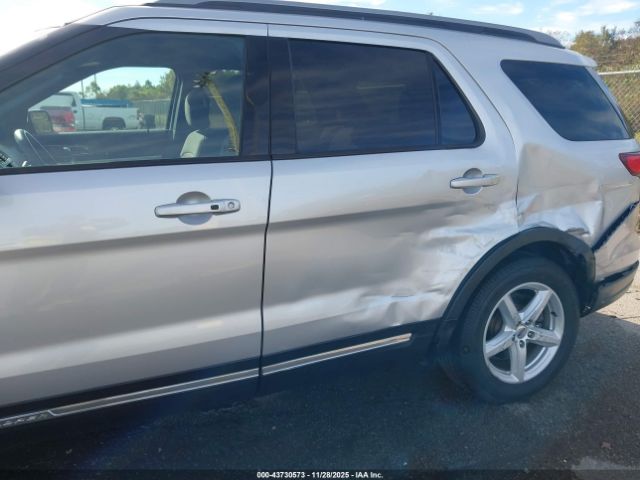 Ford Explorer Xlt Image 8