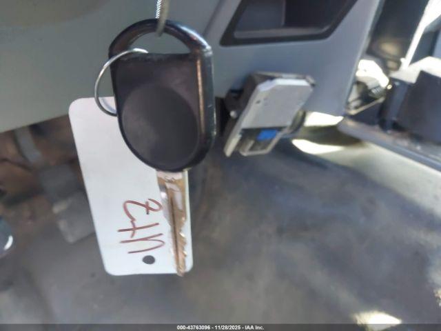 Ford F-250 Xl Image 9