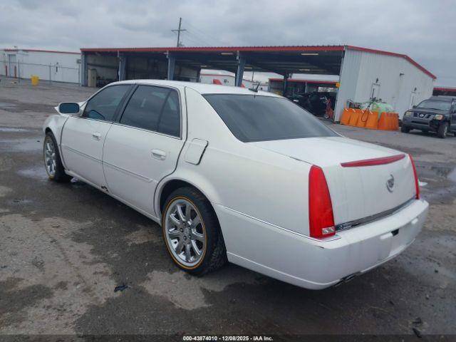 Cadillac DTS V8 Image 4