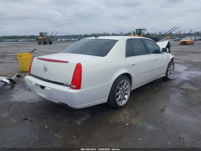 Cadillac DTS V8 Image 5