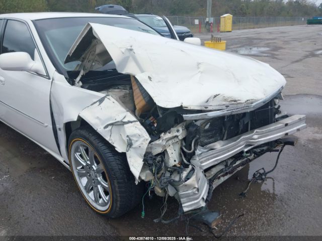 Cadillac DTS V8 Image 16