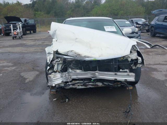 Cadillac DTS V8 Image 14