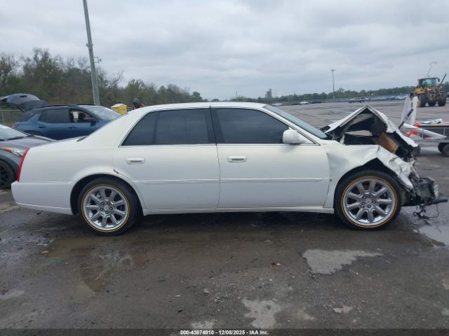 Cadillac DTS V8 Image 13