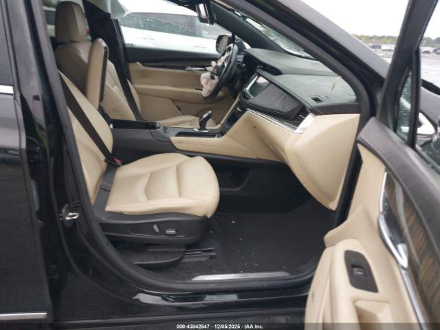 Cadillac XT5 Standard Image 3