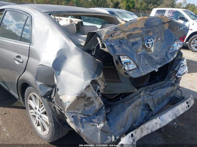 Toyota Avalon Limited Image 3