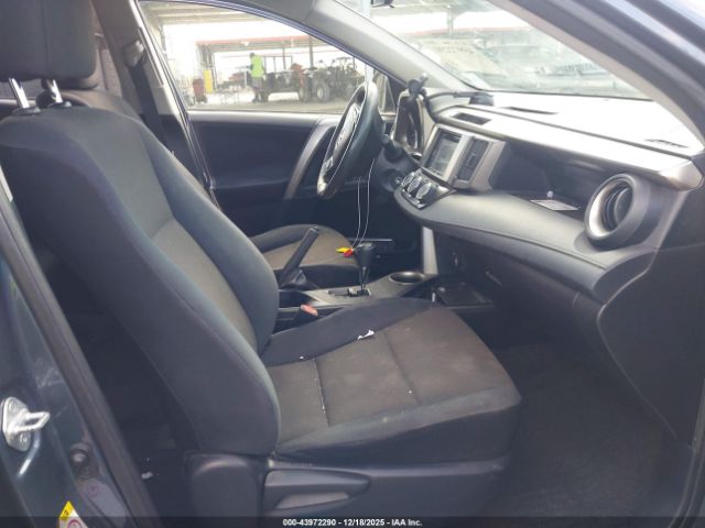 Toyota RAV4 Le Image 13