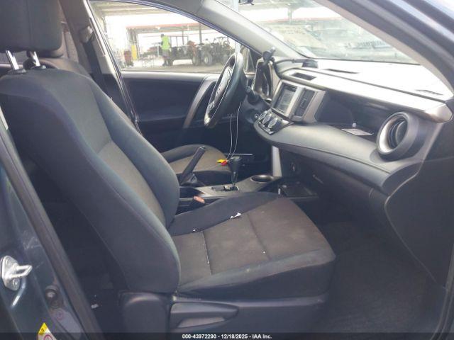 Toyota RAV4 Le Image 13