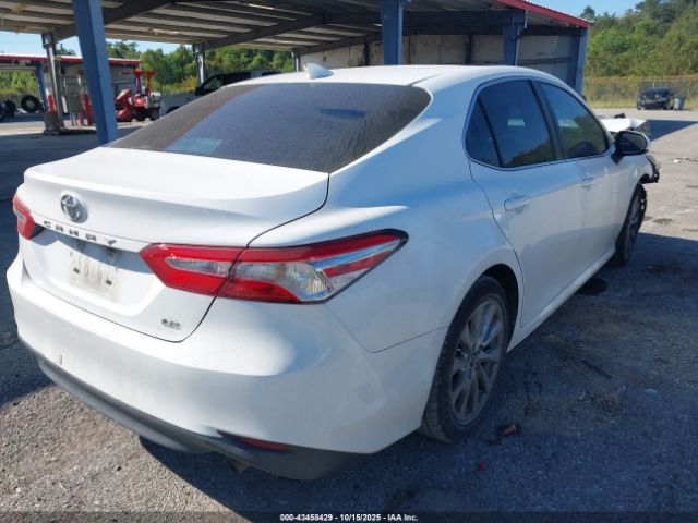 Toyota Camry Le Image 8