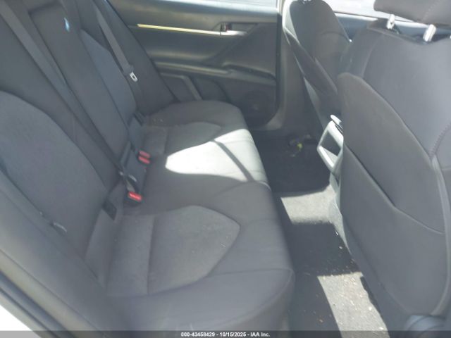 Toyota Camry Le Image 11