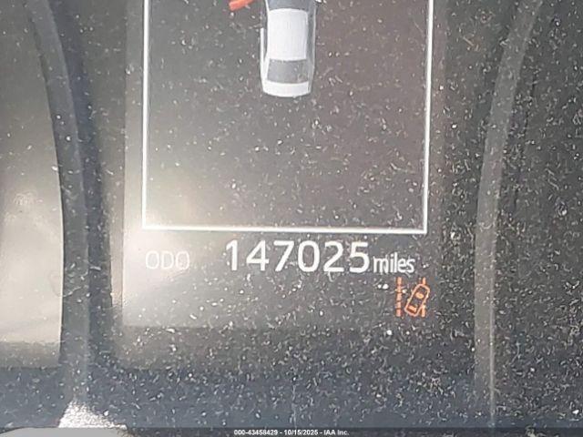 Toyota Camry Le Image 4