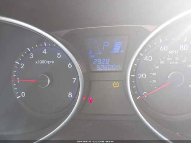 Hyundai TUCSON Limited Image 12