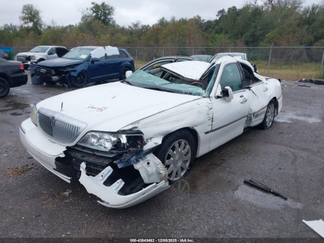 Lincoln Towncar Signature Limited Image 7