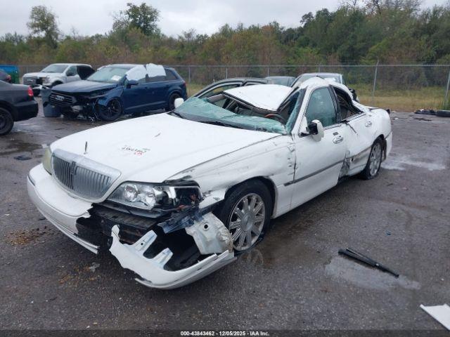 Lincoln Towncar Signature Limited Image 7