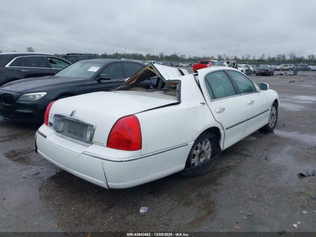 Lincoln Towncar Signature Limited Image 10