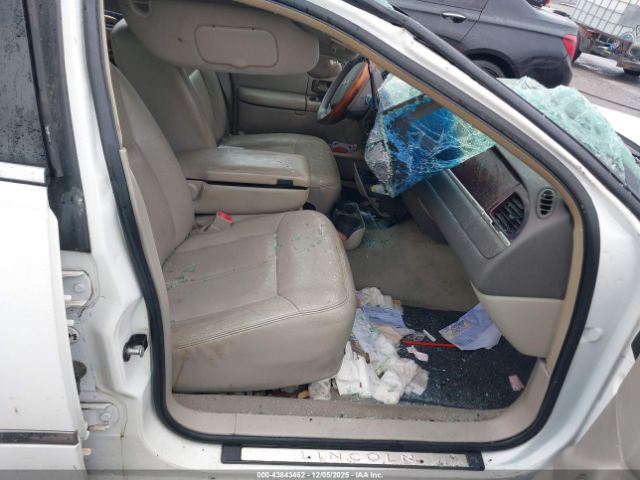 Lincoln Towncar Signature Limited Image 4