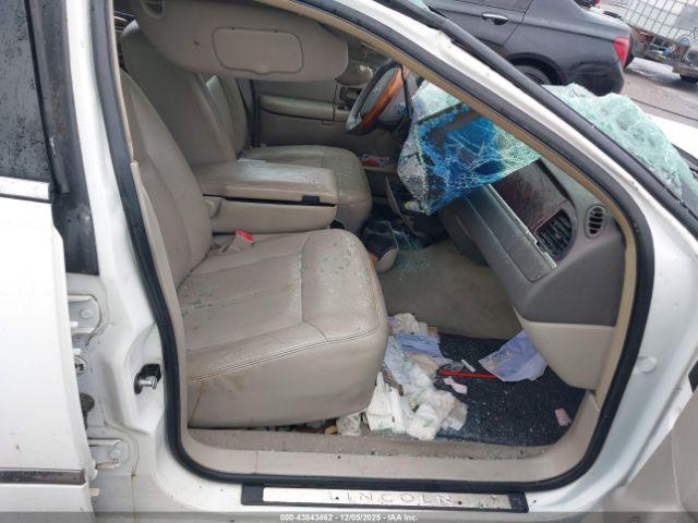 Lincoln Towncar Signature Limited Image 4