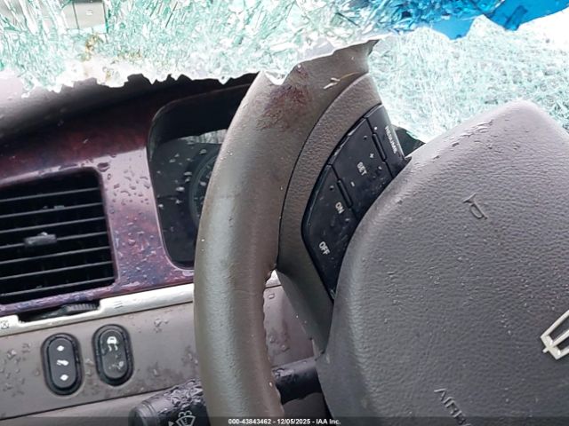 Lincoln Towncar Signature Limited Image 3