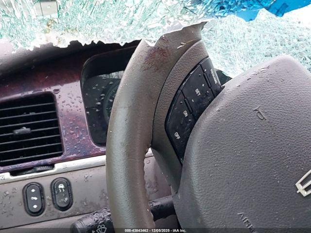 Lincoln Towncar Signature Limited Image 3