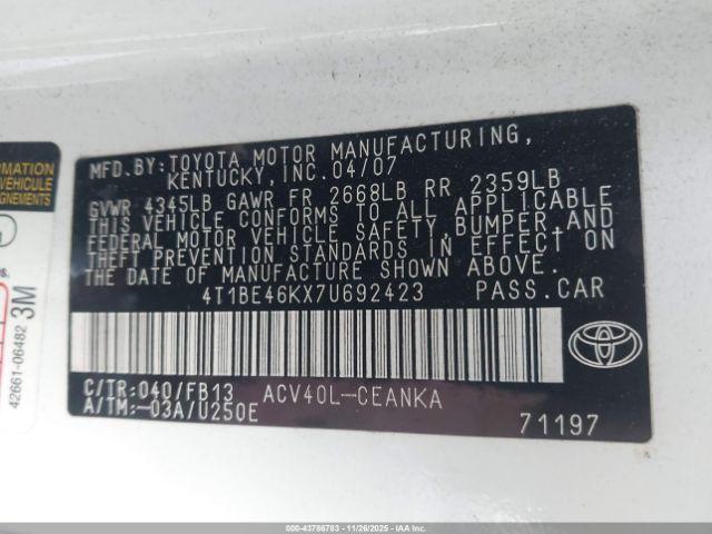 Toyota Camry Le Image 13