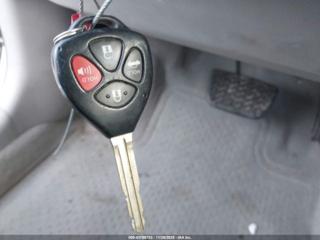 Toyota Camry Le Image 11