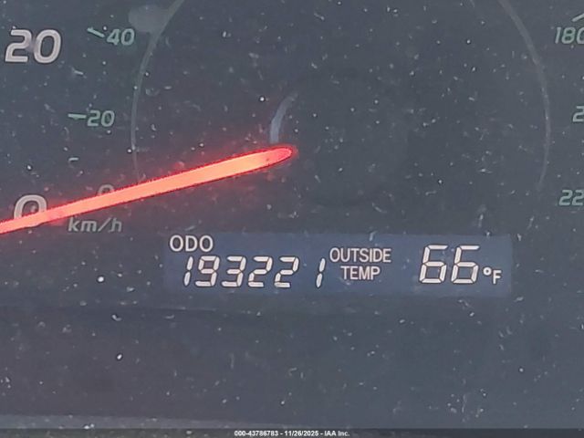 Toyota Camry Le Image 16